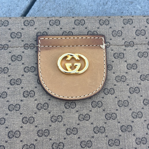 Vintage Gucci Web Clutch with gold hardware - Picture 2 of 3